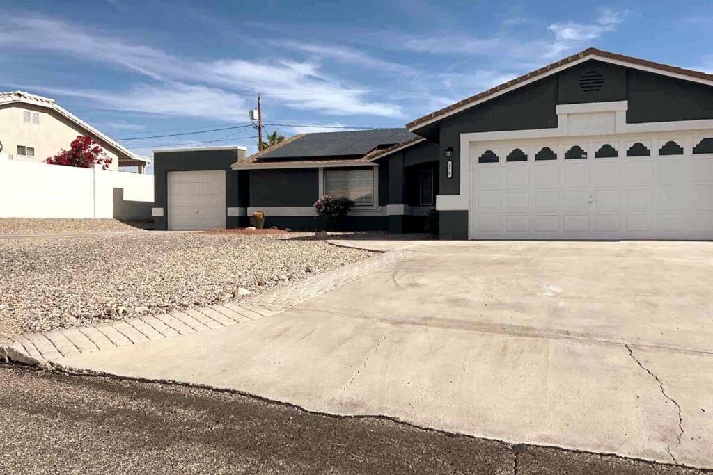 Spacious Getaway! Pool, Spa, Sleeps 9 Lake Havasu City Zewnętrze zdjęcie